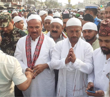 नेपालगञ्जमा इदको उल्लास, मेयरका उम्मेदवारहरू शुभकामना दिँदै भोट माग्दै (तस्वीरहरू)